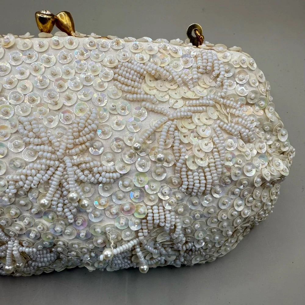 Elegant Beaded/Sequin, Gold Accents, with chain handle - Picture 4 of 14